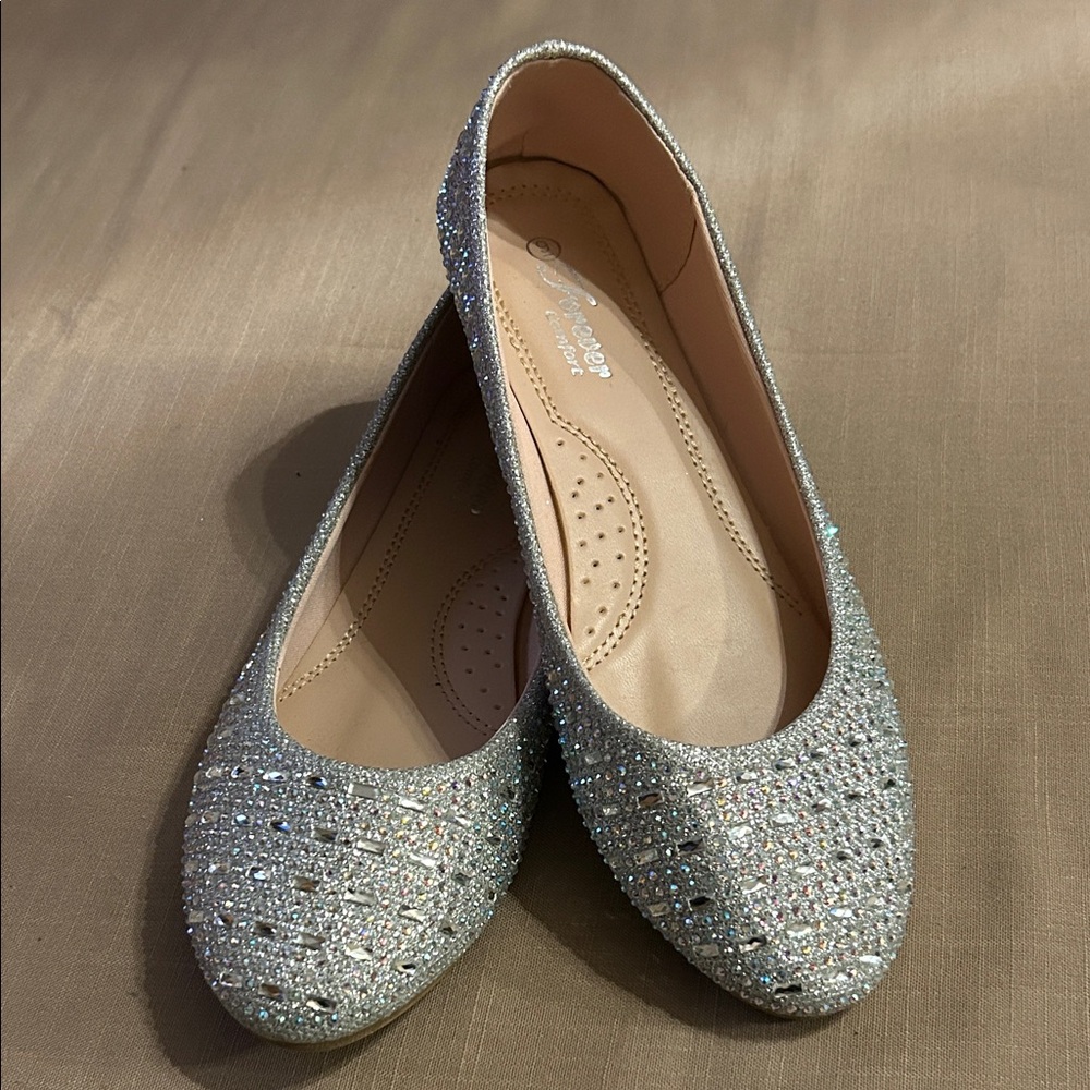 Forever Comfort Elegant Silver Glitter Flats